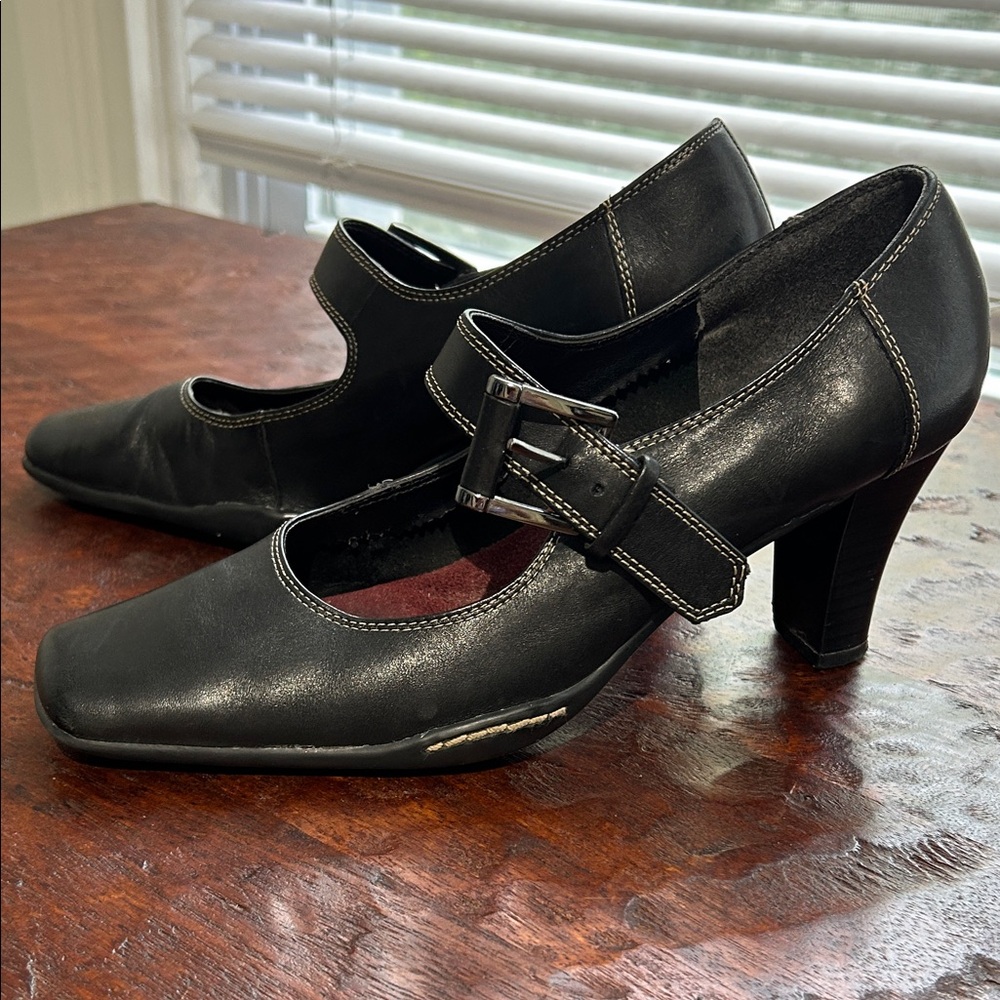AEROSOLES Black Mary Jane Heels